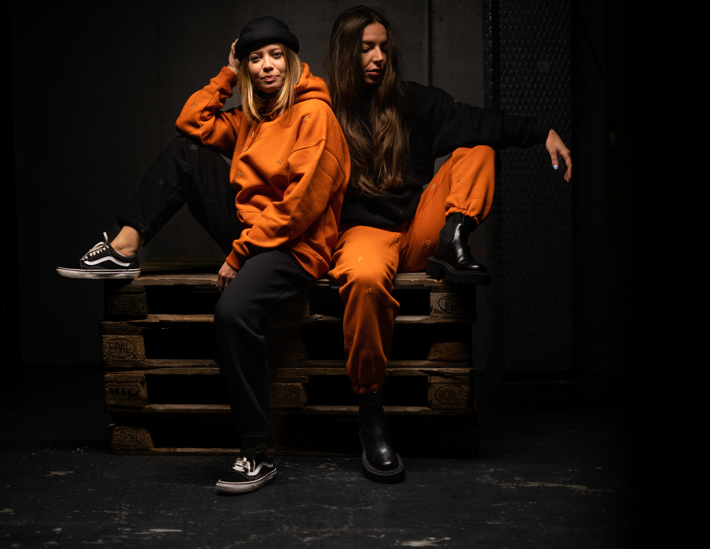 Relaxed Hoodie ''Bronze Overall DS Embroideries''