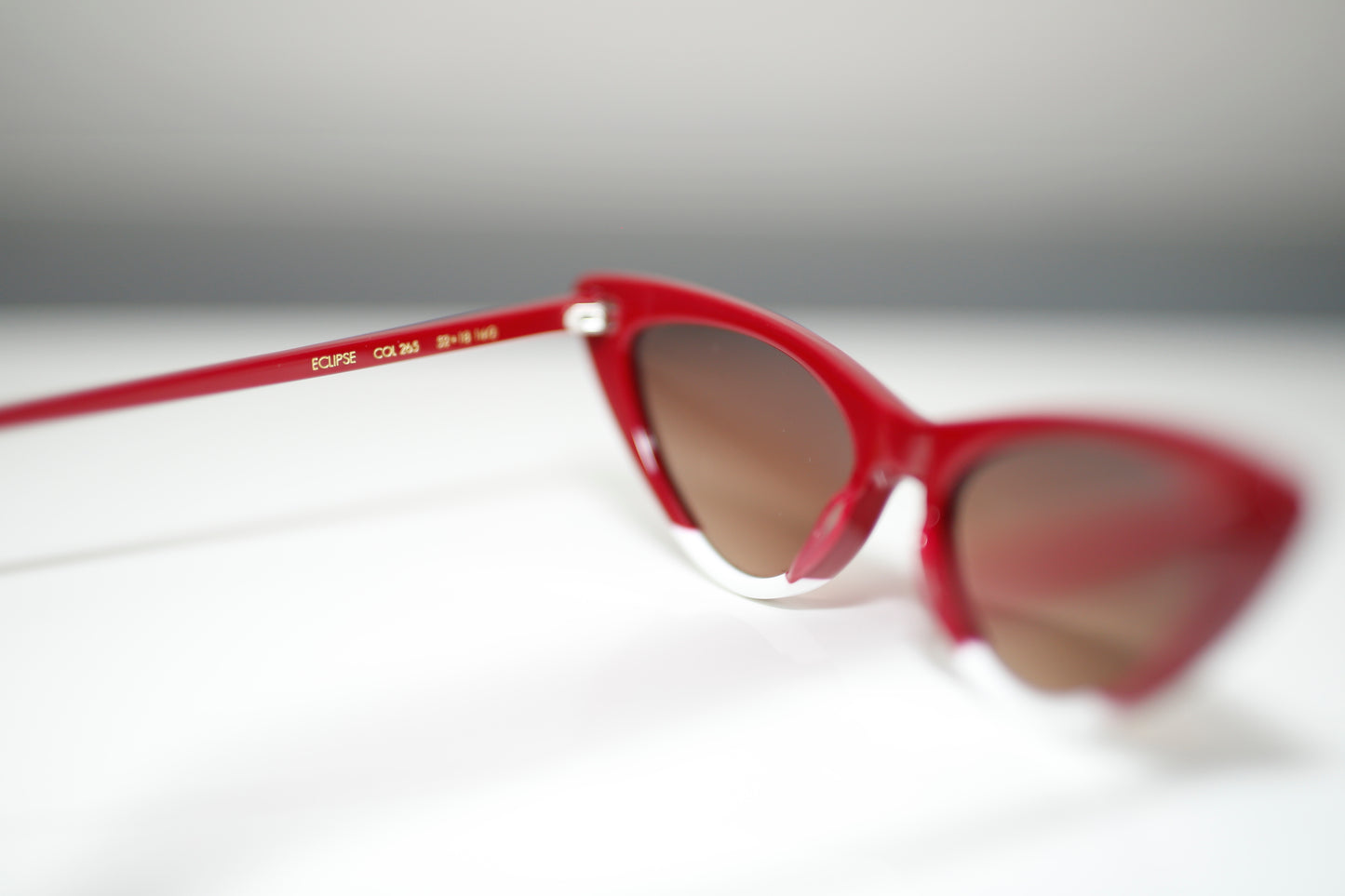 Eclipse ''Bordeaux & White''